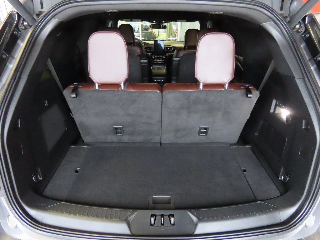 Used 2022 Ford Explorer Platinum w/ Premium Technology Package image 11