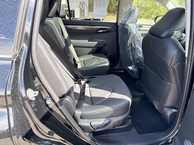 Used 2026 Toyota Highlander Platinum AWD/4WD image 11