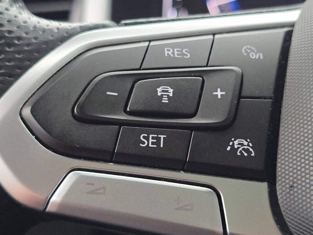 Used 2021 Volkswagen Atlas Cross Sport SEL Premium R-Line image 35