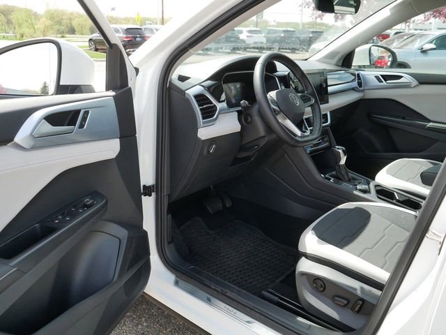 Used 2025 Volkswagen Taos SE AWD/4WD image 12