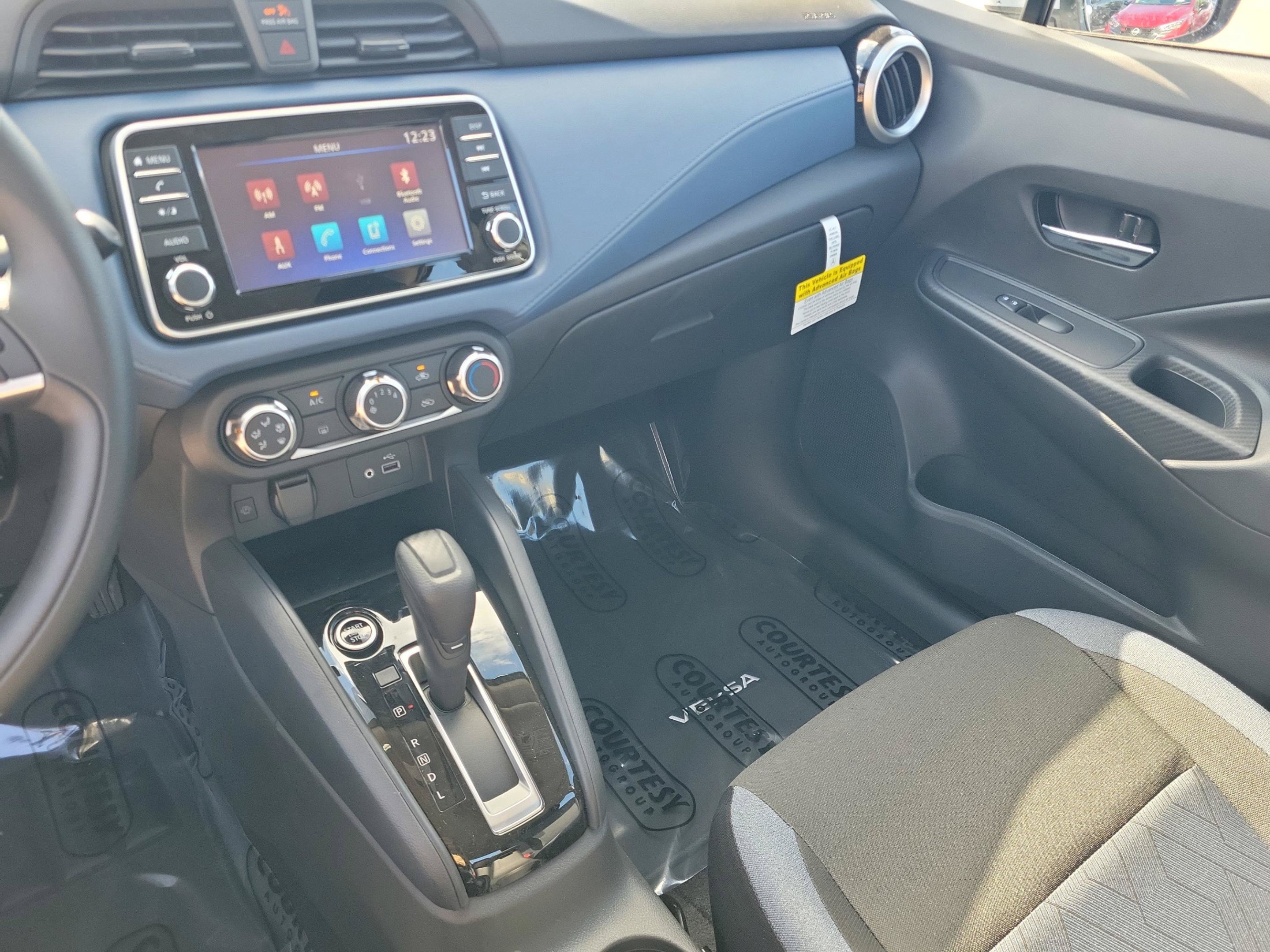 New 2025 Nissan Versa SV w/ Trunk Package FWD image 31