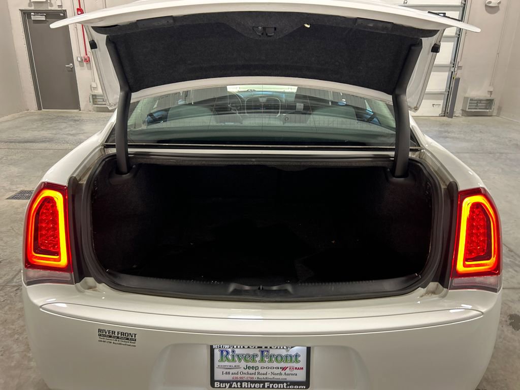 Used 2022 Chrysler 300 Touring w/ Sport Appearance Package image 33