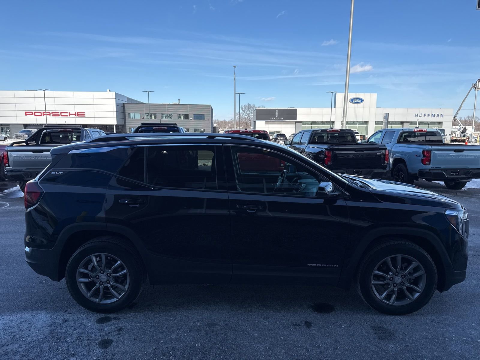 Used 2022 GMC Terrain SLT w/ Infotainment Package II image 4