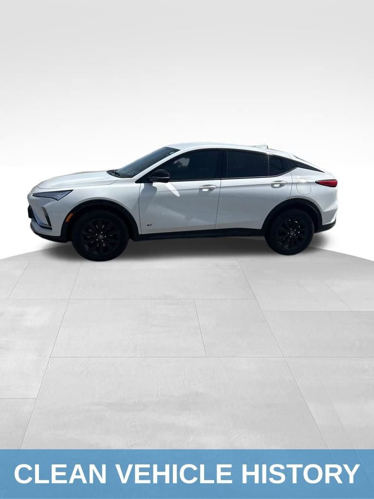 Used 2025 Buick Envista Sport Touring image 3