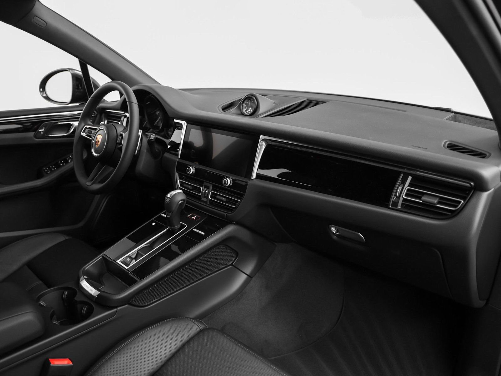 Certified 2025 Porsche Macan image 20