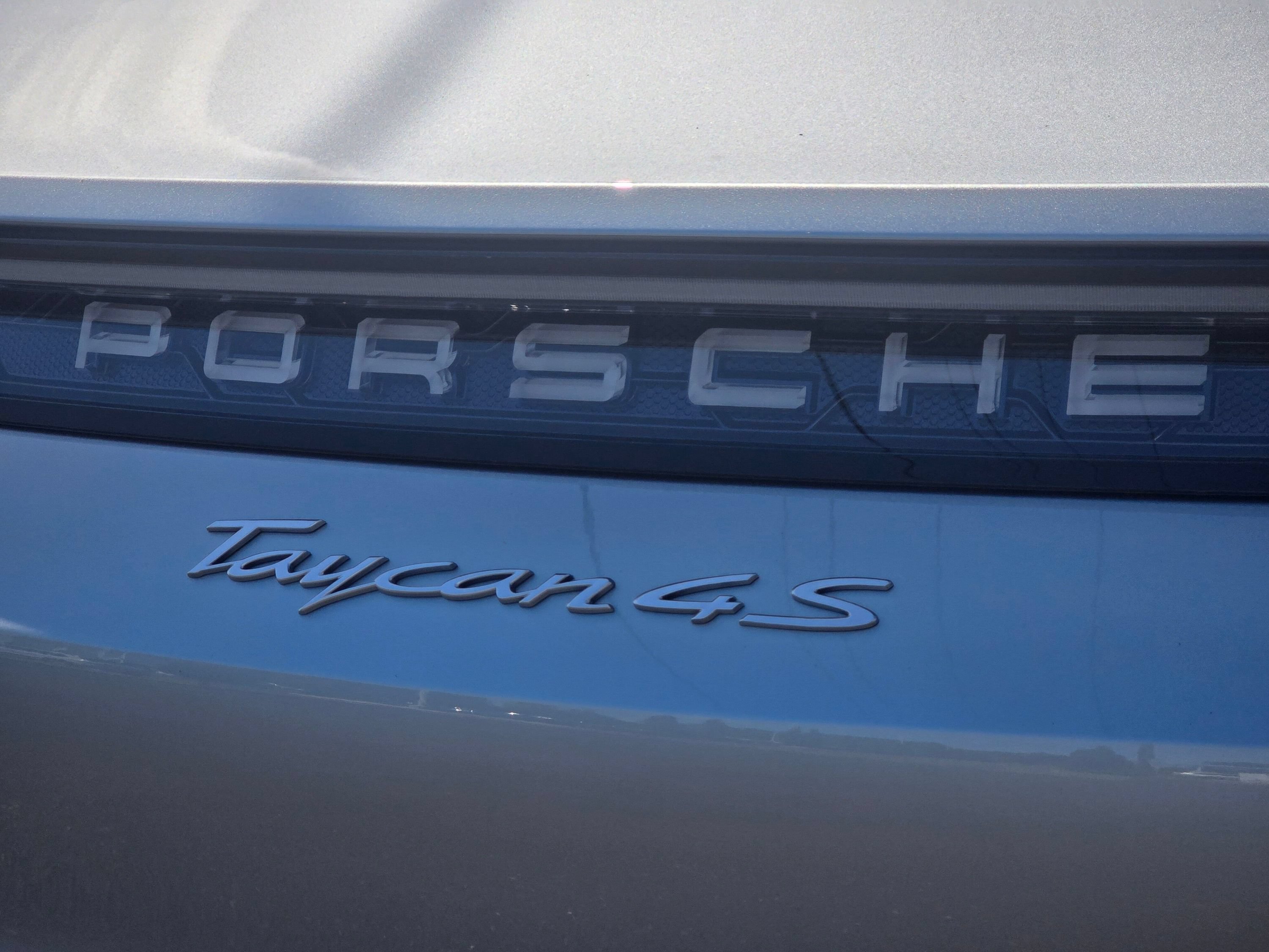 Used 2025 Porsche Taycan 4S AWD/4WD image 32
