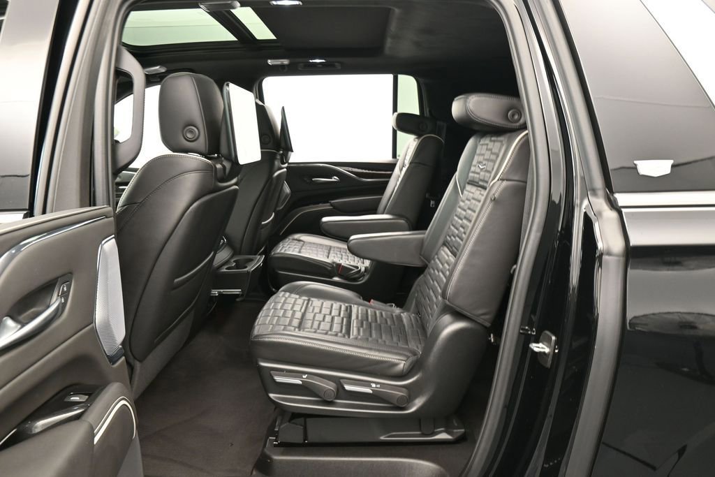 Used 2024 Cadillac Escalade ESV Premium Luxury Platinum AWD/4WD image 37
