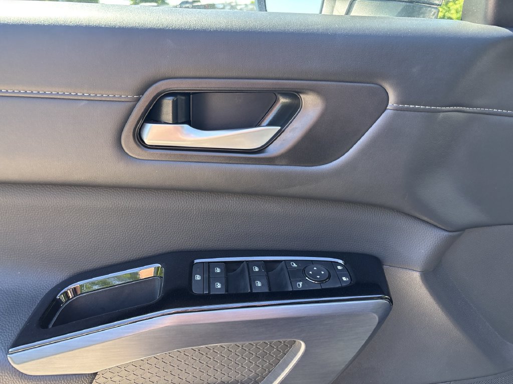 Certified 2025 Nissan Pathfinder SL w/ SL Premium Package FWD image 27
