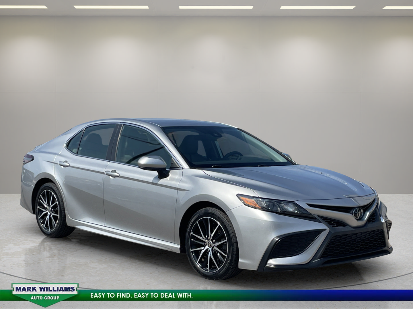 Used 2021 Toyota Camry SE FWD image 1