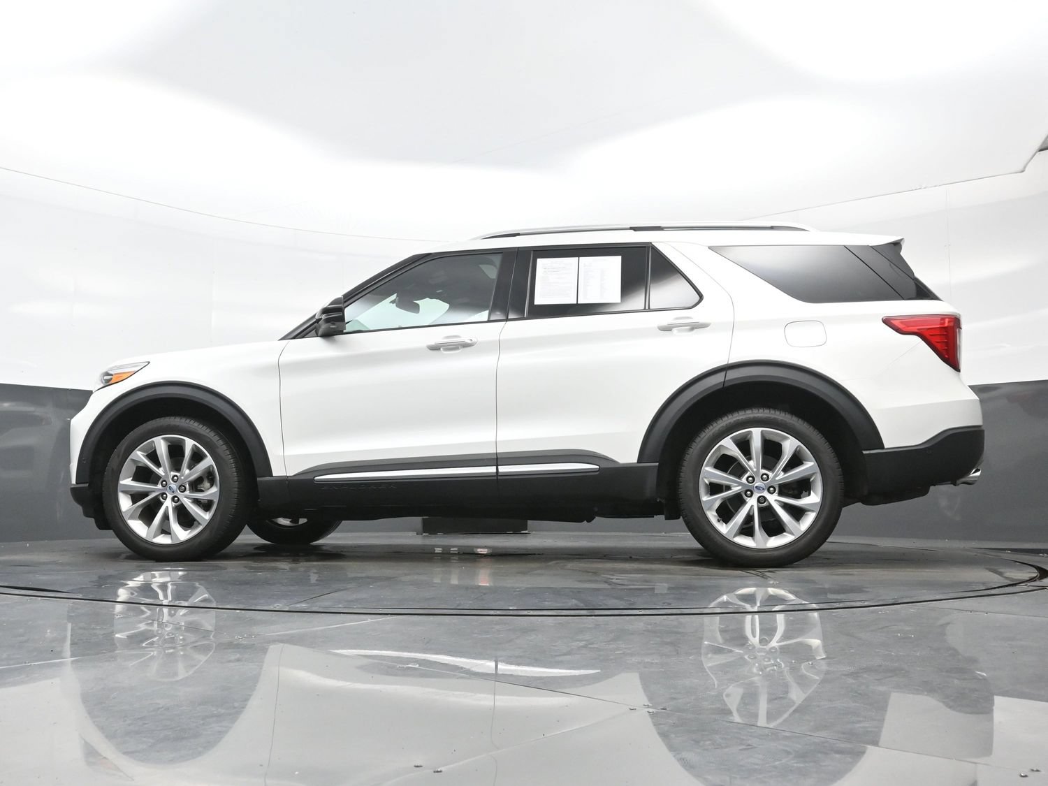 Used 2023 Ford Explorer Platinum AWD/4WD image 30
