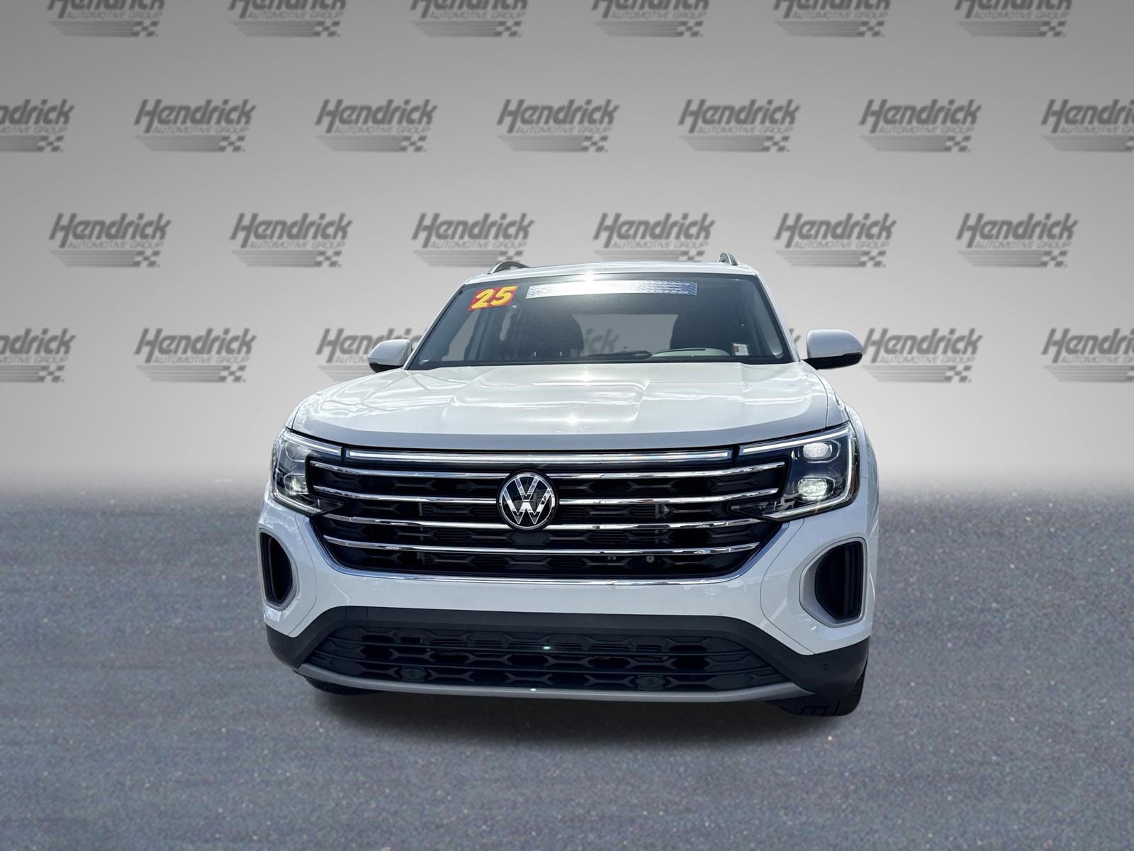 Used 2025 Volkswagen Atlas SE image 3
