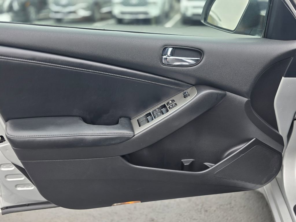 Used 2012 Nissan Altima 2.5 SL w/ 2.5SL Pkg FWD image 17