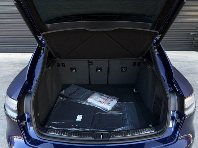 Certified 2026 Porsche Macan AWD/4WD image 25