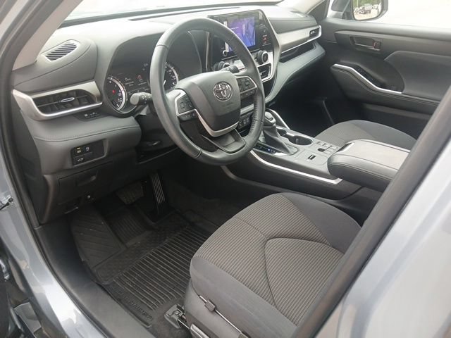 Used 2023 Toyota Highlander LE FWD image 45