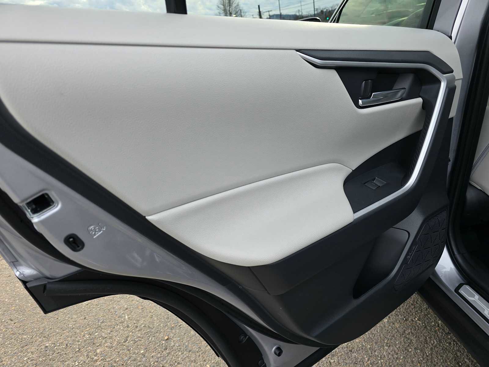 Certified 2025 Toyota RAV4 XLE Premium image 16