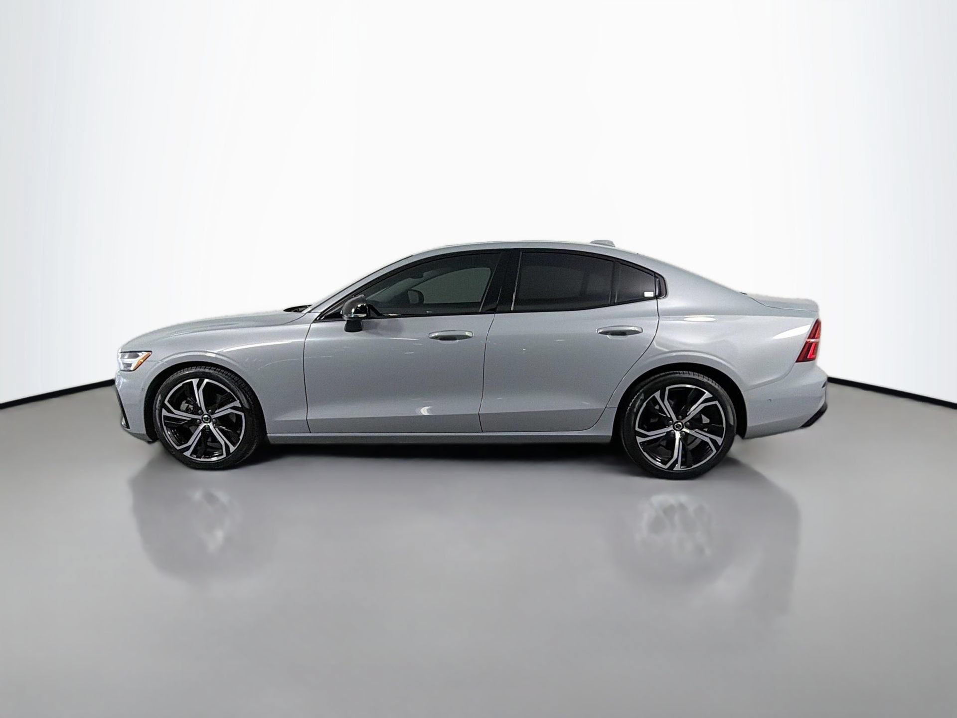 Certified 2024 Volvo S60 B5 Plus w/ Climate Package FWD image 9