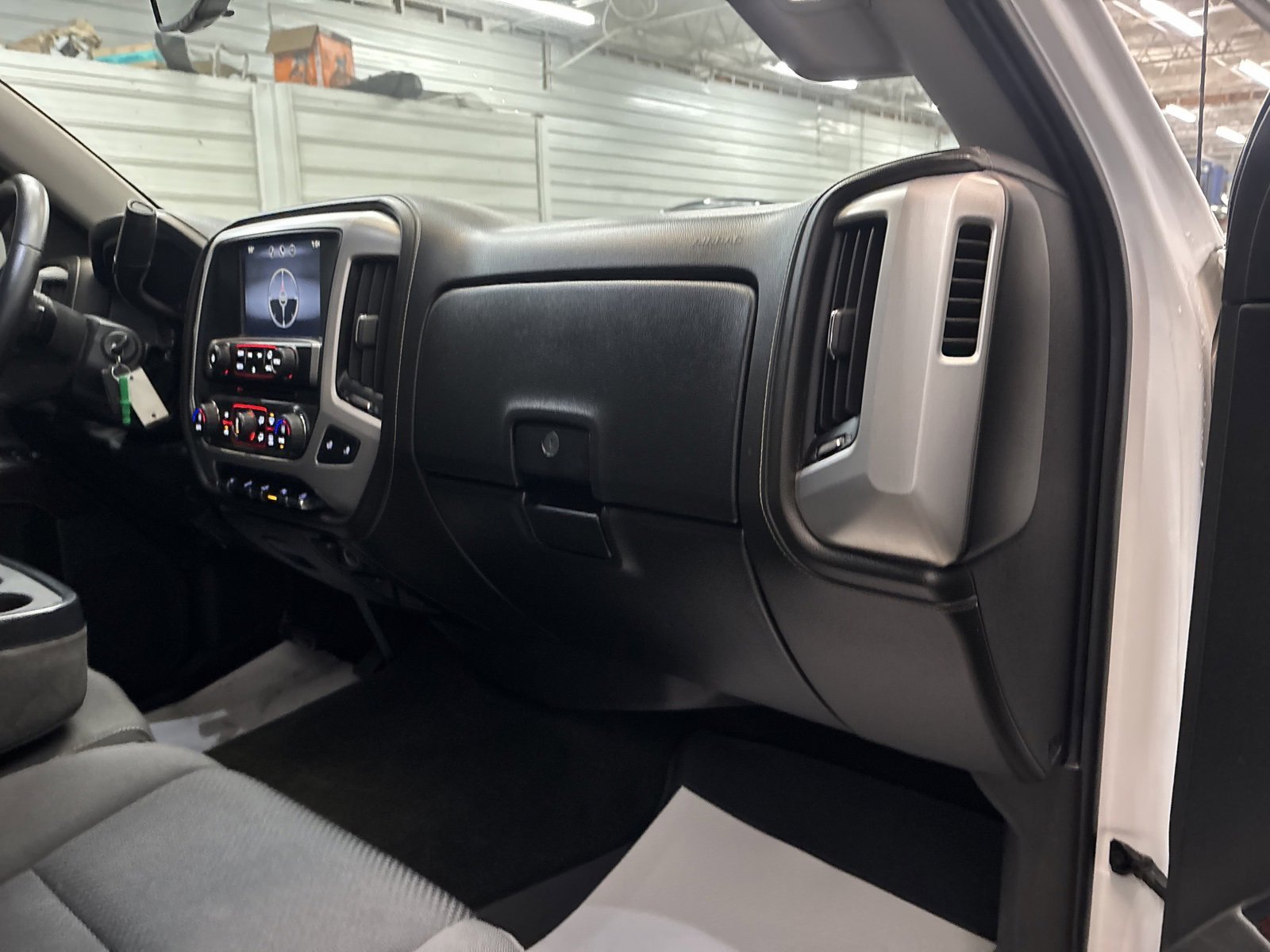 Used 2015 GMC Sierra 1500 SLE w/ Carbon-22 Edition image 28