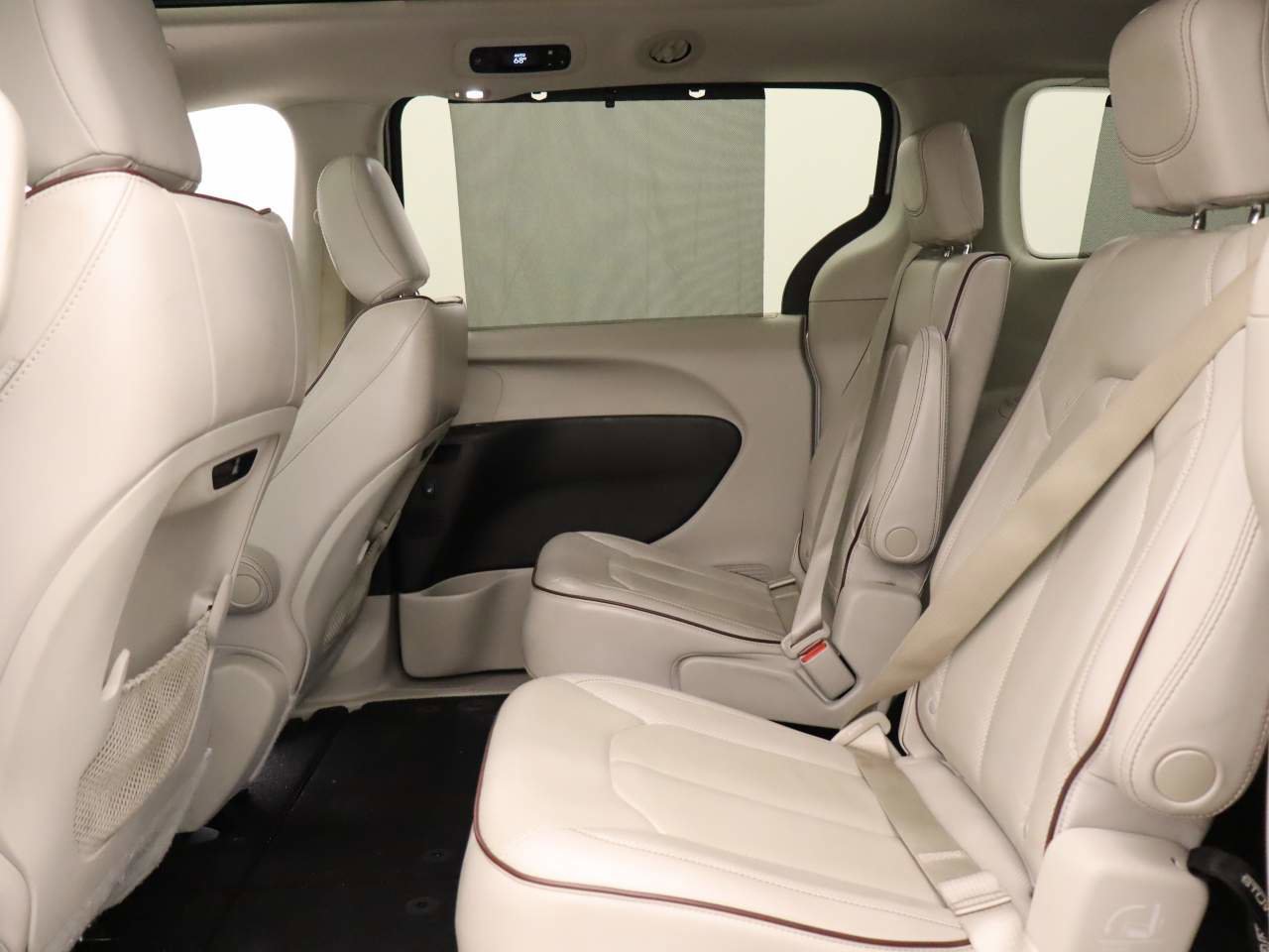 Used 2020 Chrysler Pacifica Limited image 16