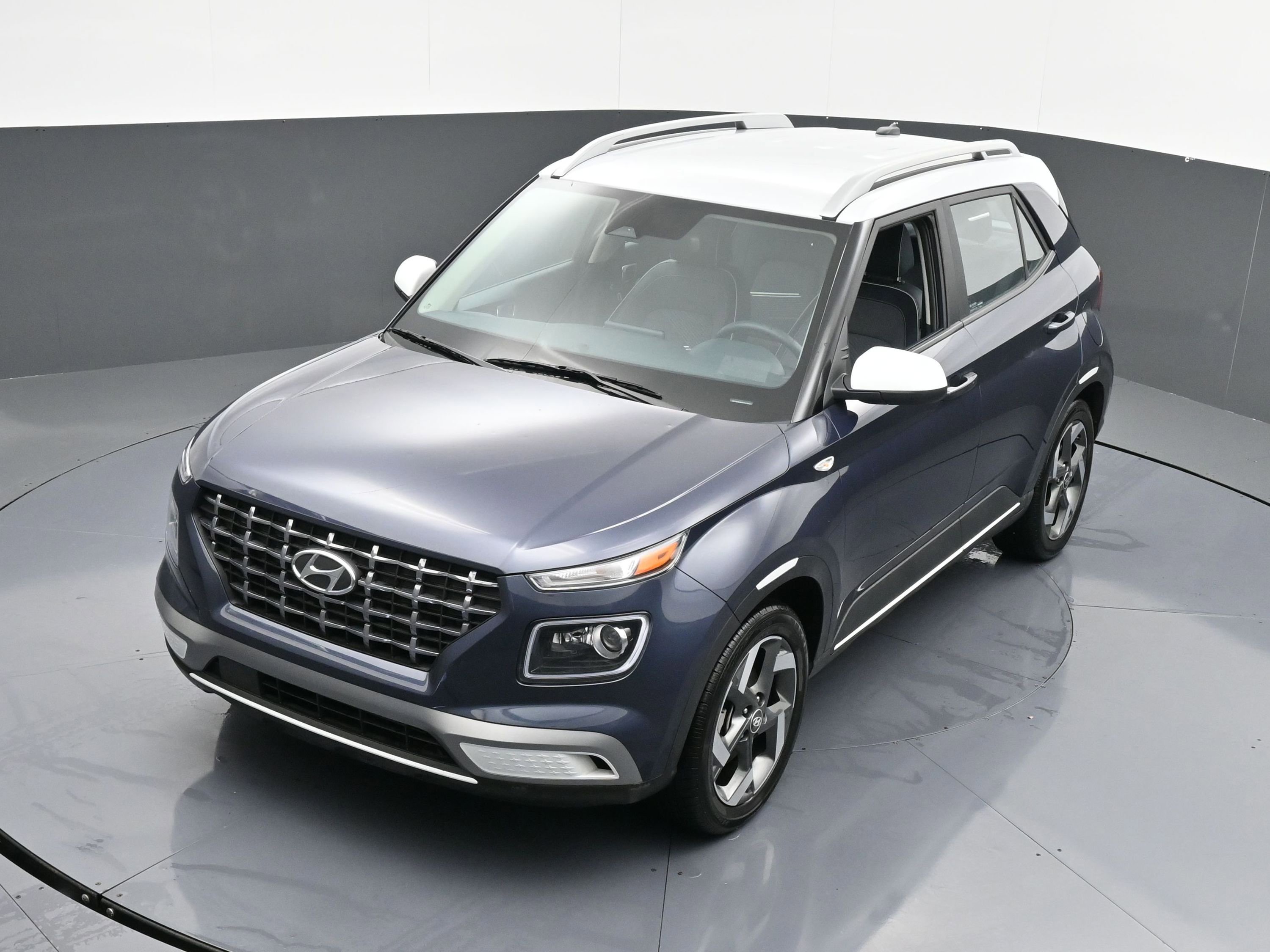 Used 2023 Hyundai Venue Limited w/ Cargo Package image 32