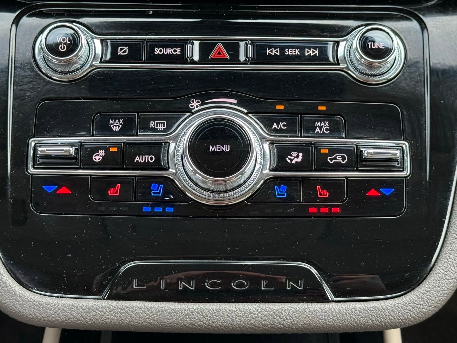 Used 2022 Lincoln Corsair Reserve w/ Equipment Group 201A image 26