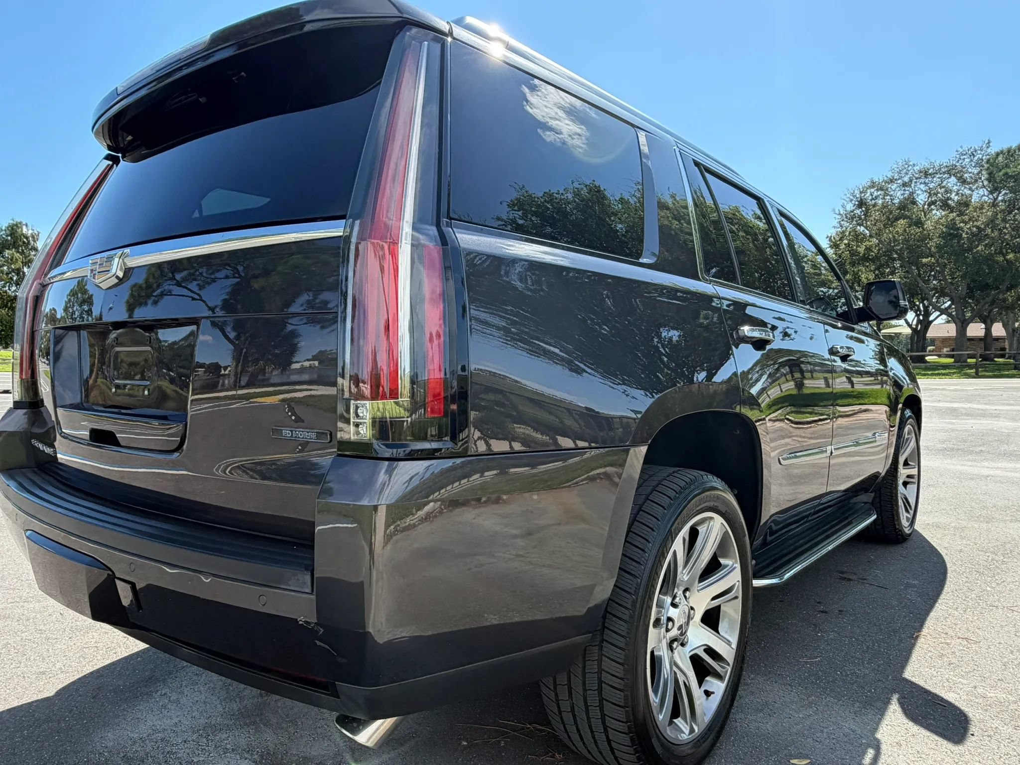 Used 2016 Cadillac Escalade Luxury RWD image 6