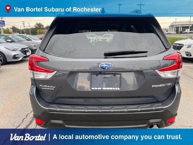 Used 2024 Subaru Forester Premium AWD/4WD image 5