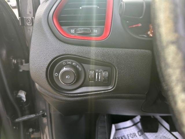 Used 2016 Jeep Renegade Trailhawk image 23