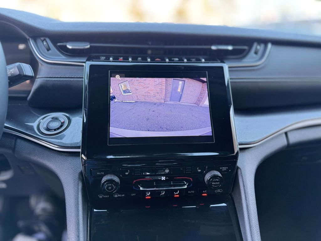 Used 2021 Jeep Grand Cherokee L Laredo image 29