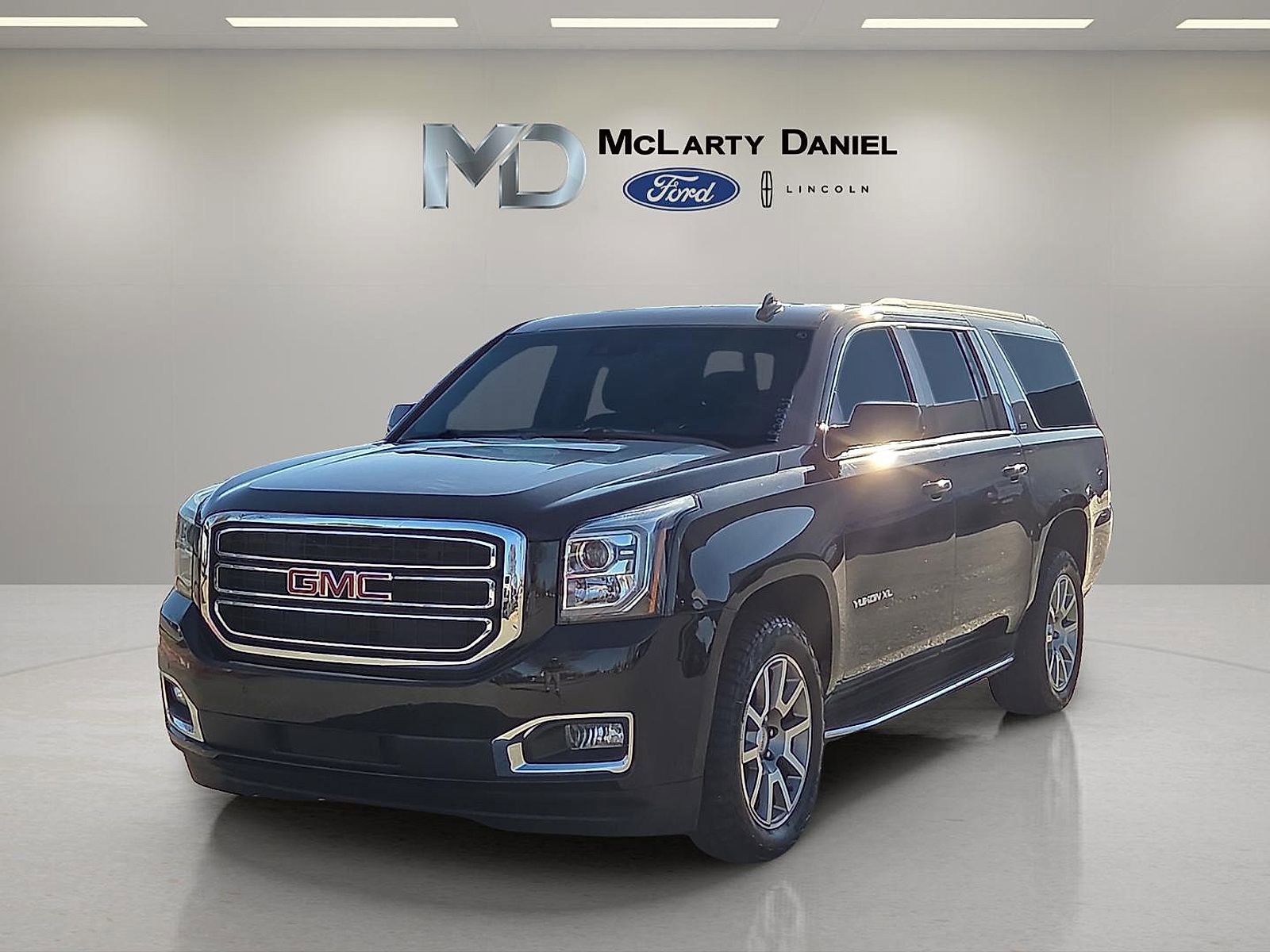 Used 2020 GMC Yukon XL SLT image 2