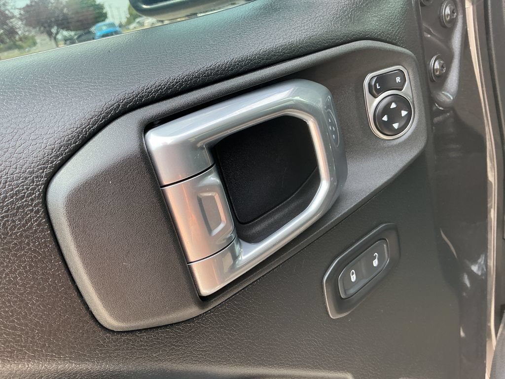 Certified 2021 Jeep Gladiator Sport AWD/4WD image 14