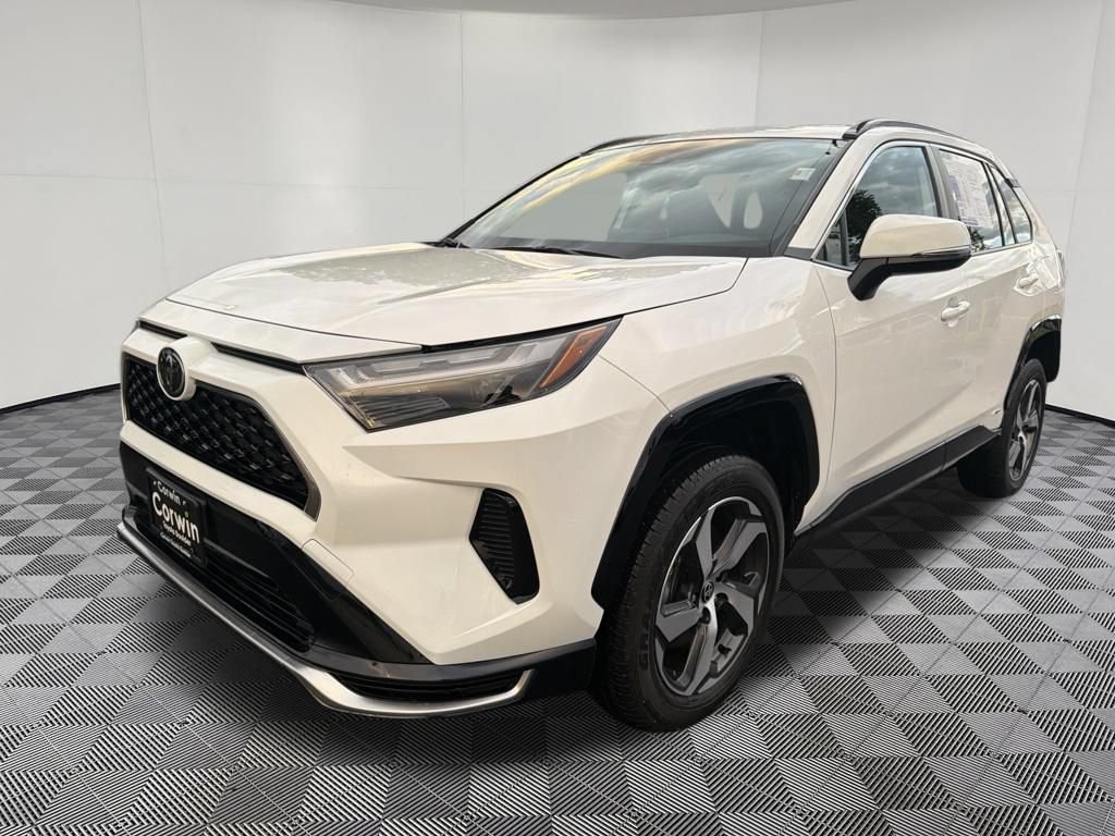 Used 2025 Toyota RAV4 SE AWD/4WD image 3