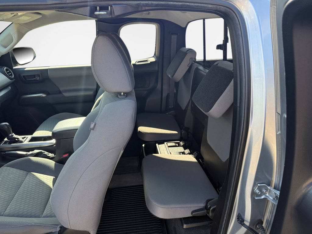Used 2022 Toyota Tacoma SR5 w/ SR5 Appearance Package (SM) AWD/4WD image 23