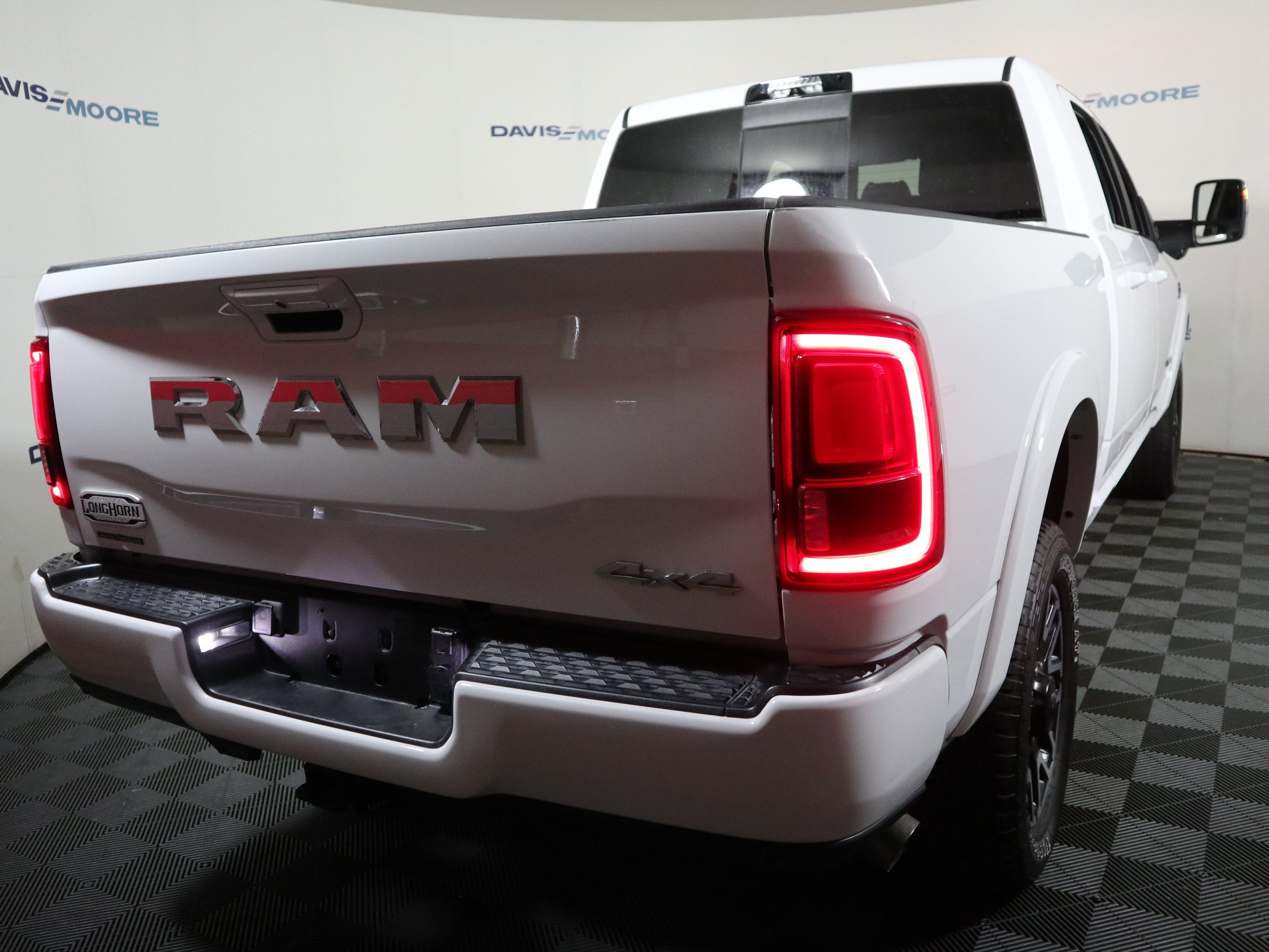 Used 2025 RAM 2500 Limited AWD/4WD image 6