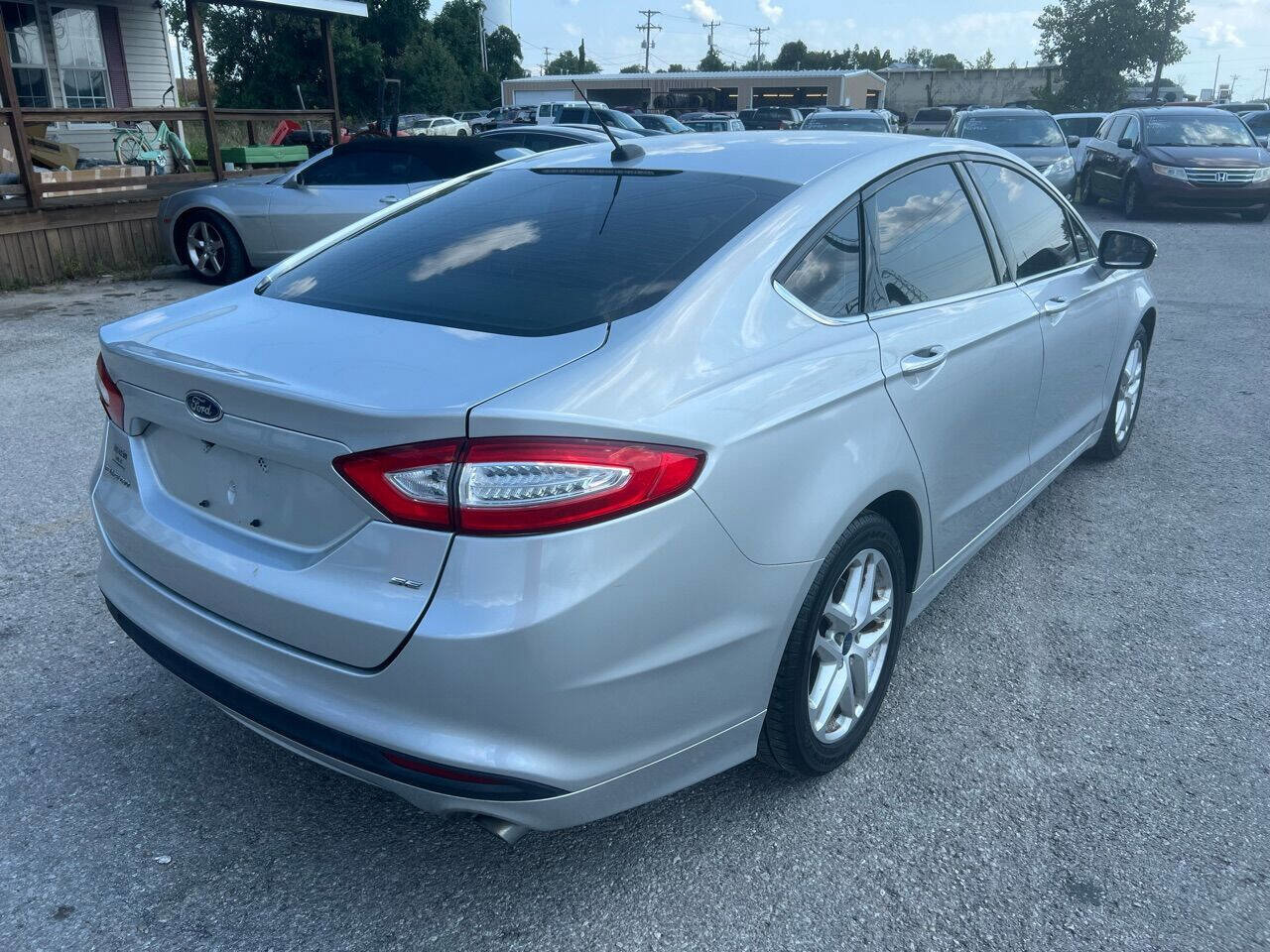 Used 2015 Ford Fusion SE FWD image 9