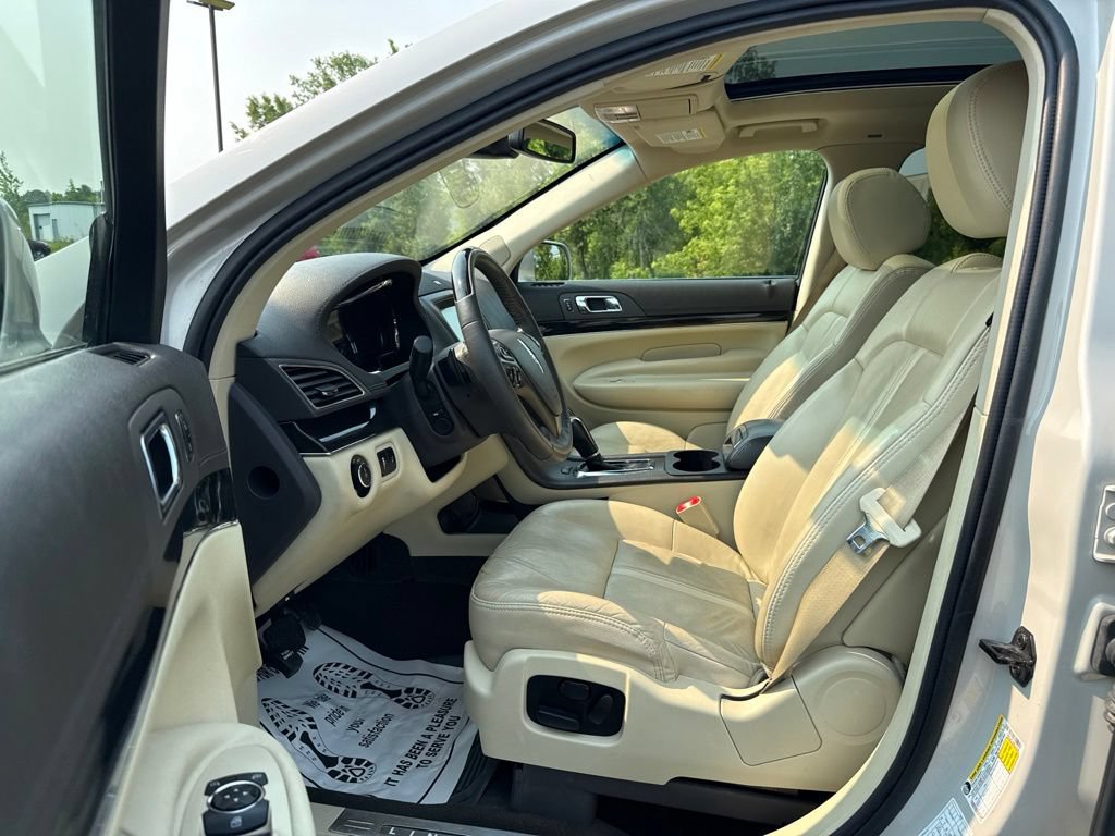 Used 2019 Lincoln MKT AWD image 25