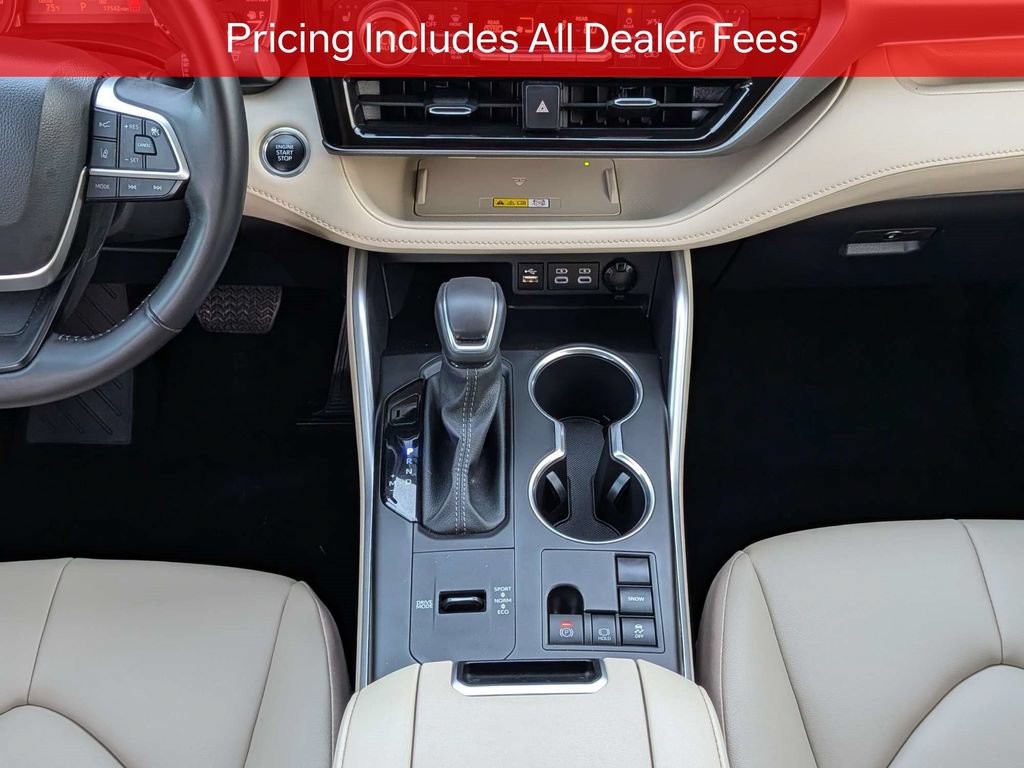 Used 2024 Toyota Highlander XLE FWD image 21