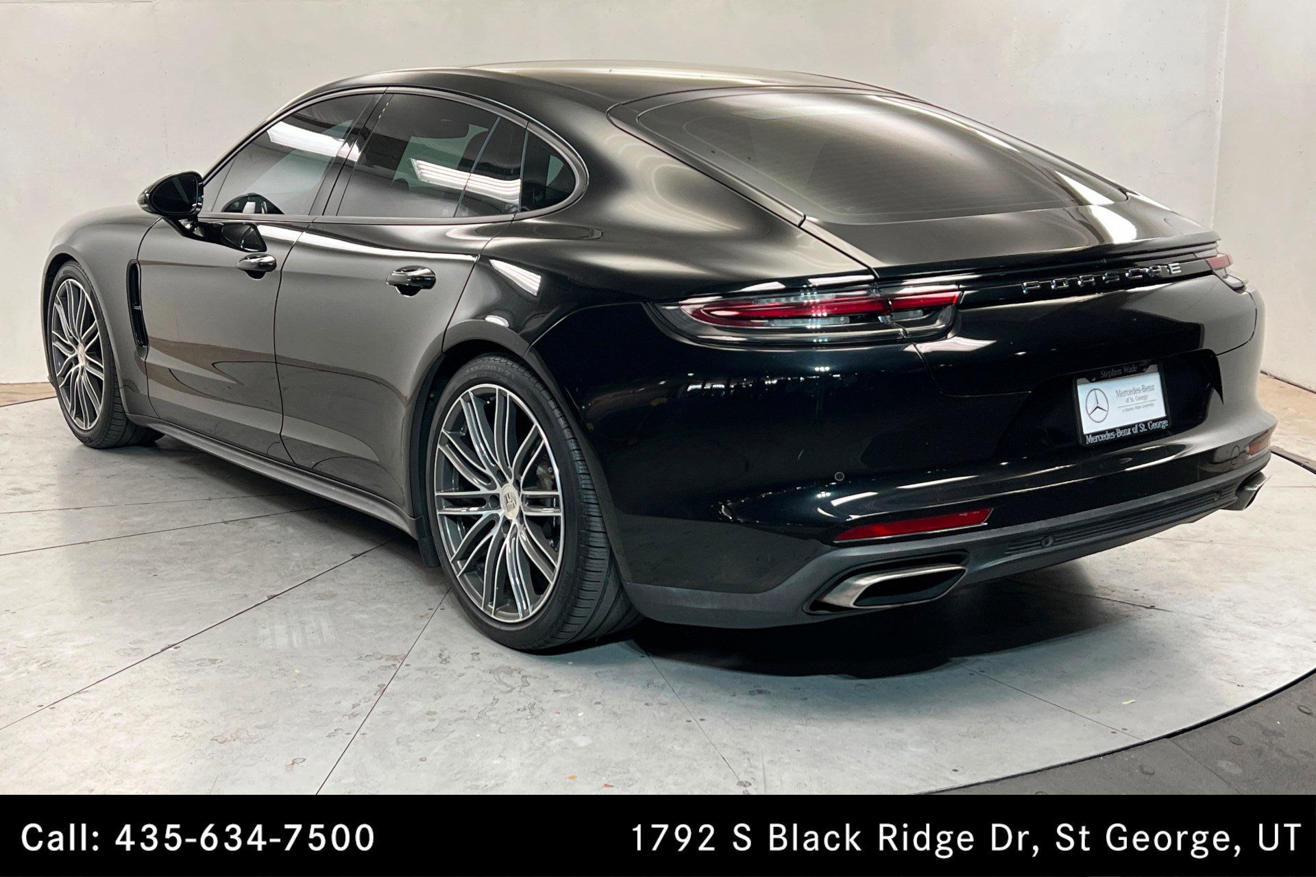 Used 2017 Porsche Panamera 4 AWD/4WD image 3
