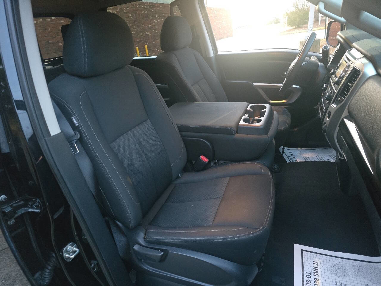 Used 2017 Nissan Titan SV image 15