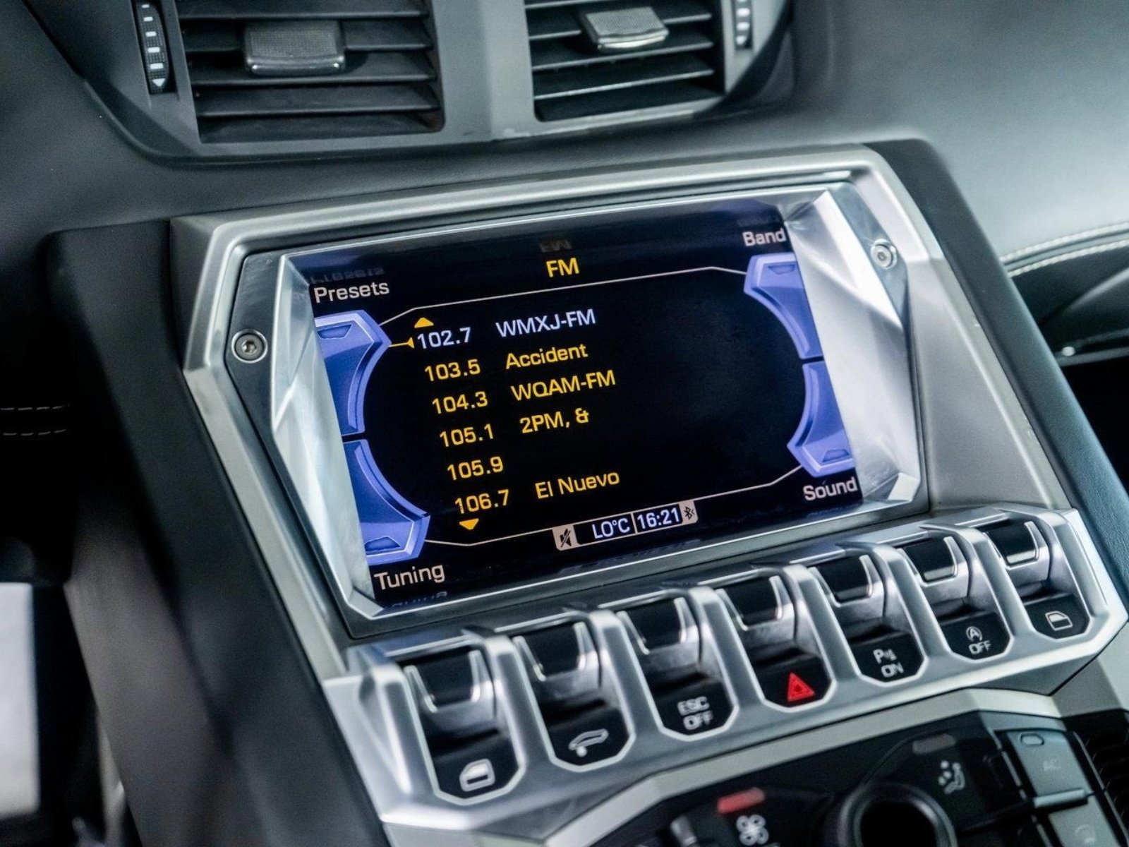 Used 2015 Lamborghini Aventador LP 700-4 image 37