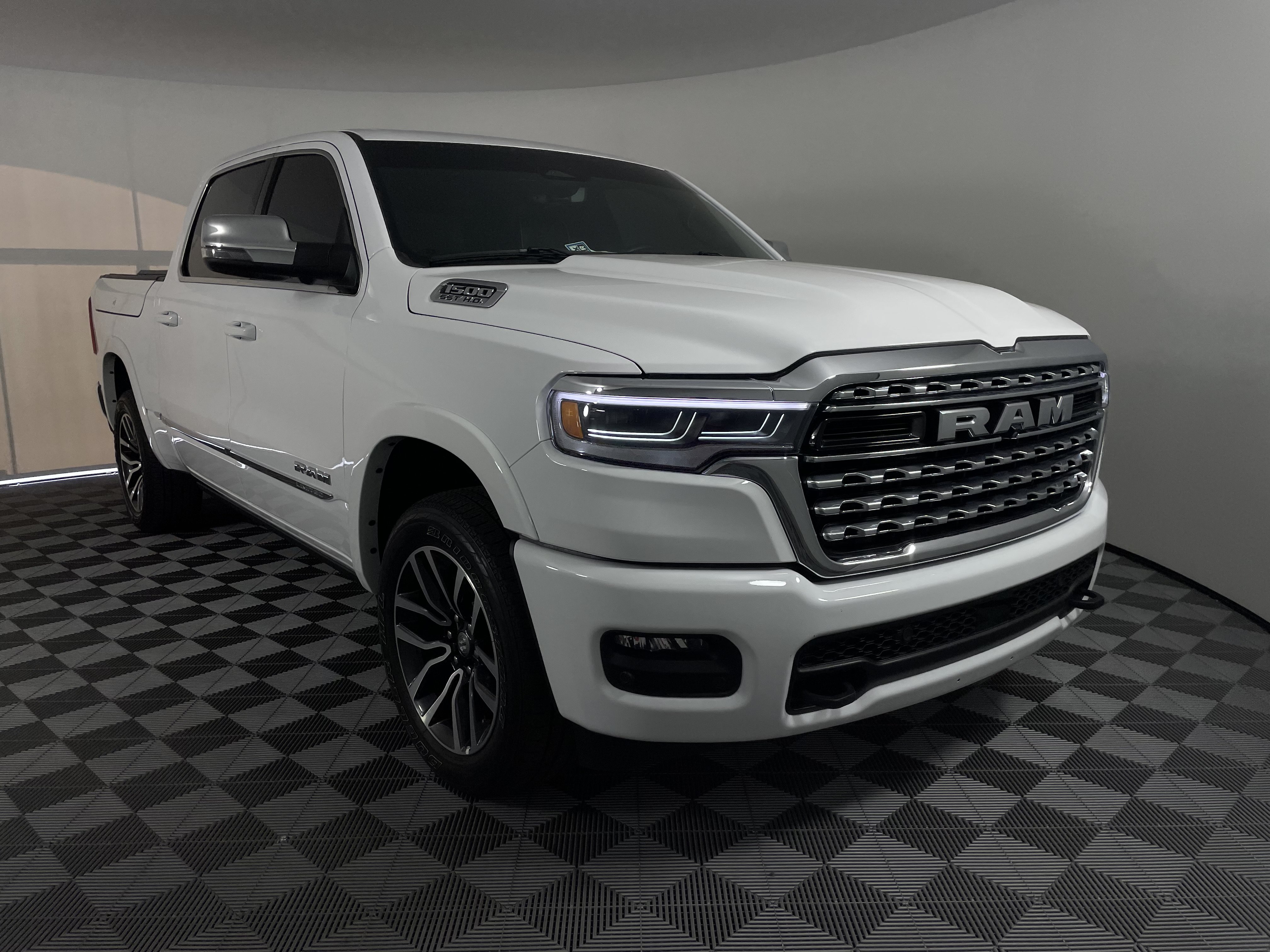 Used 2025 RAM 1500 Limited AWD/4WD image 7