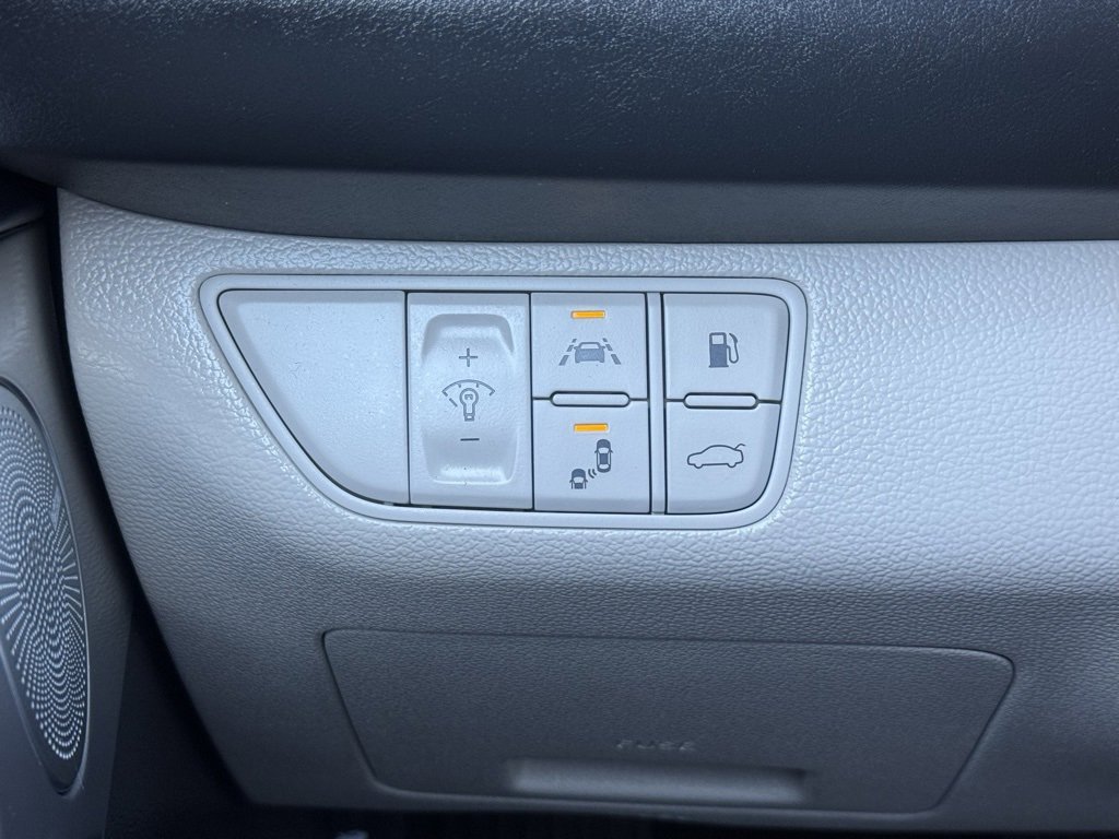 Used 2020 Genesis G70 2.0T w/ Prestige Package image 32