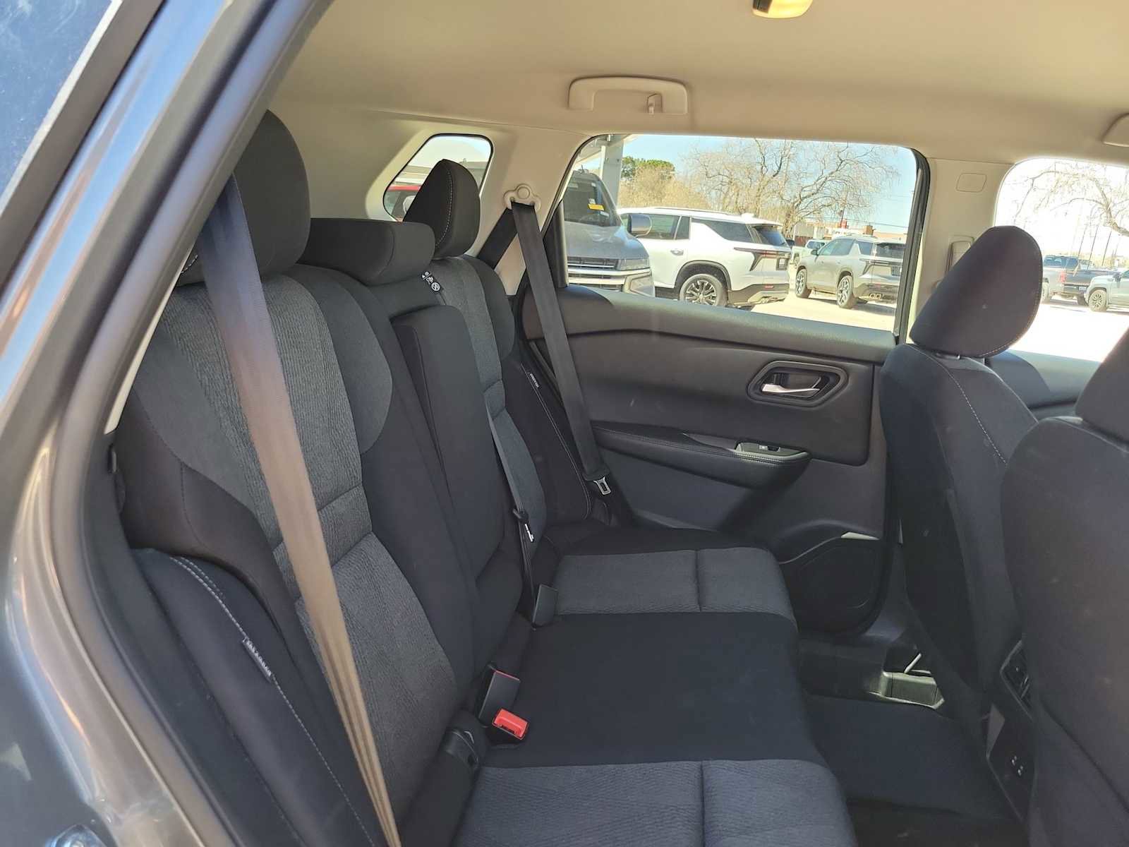 Used 2024 Nissan Rogue SV image 9