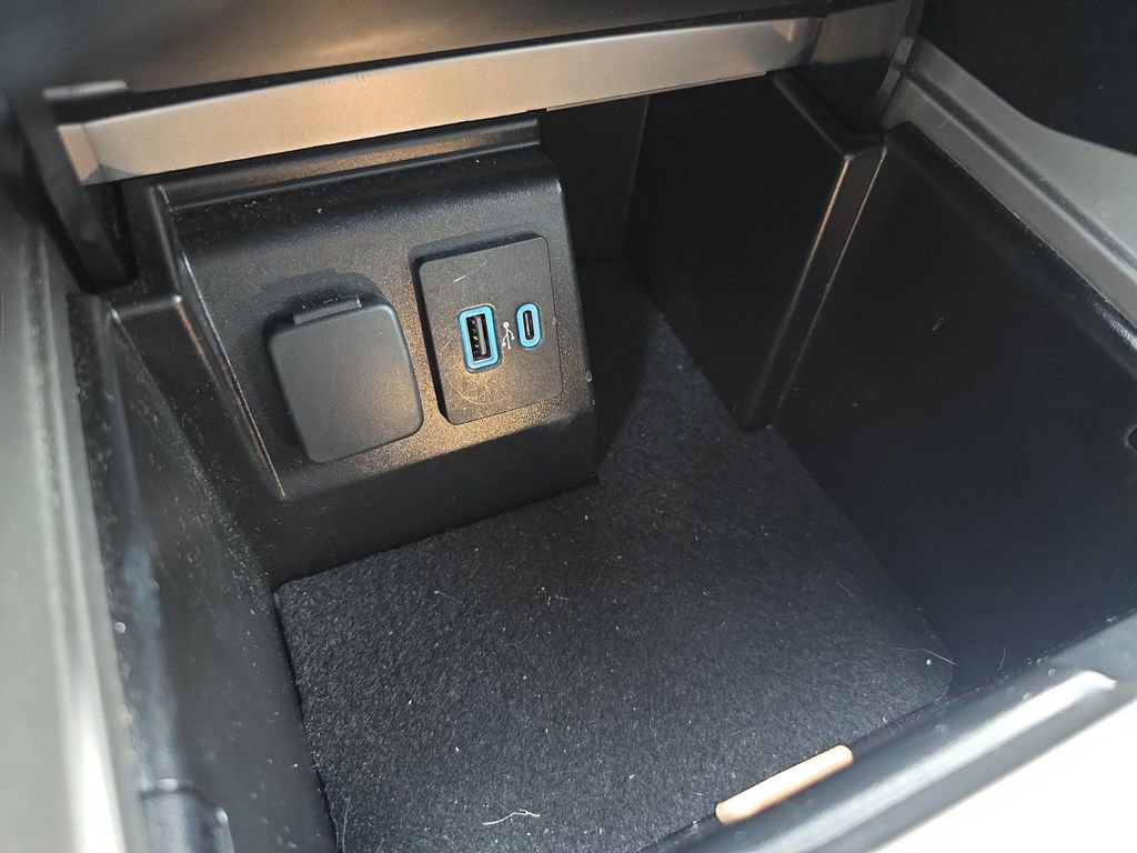 Used 2022 Ford Explorer XLT image 27