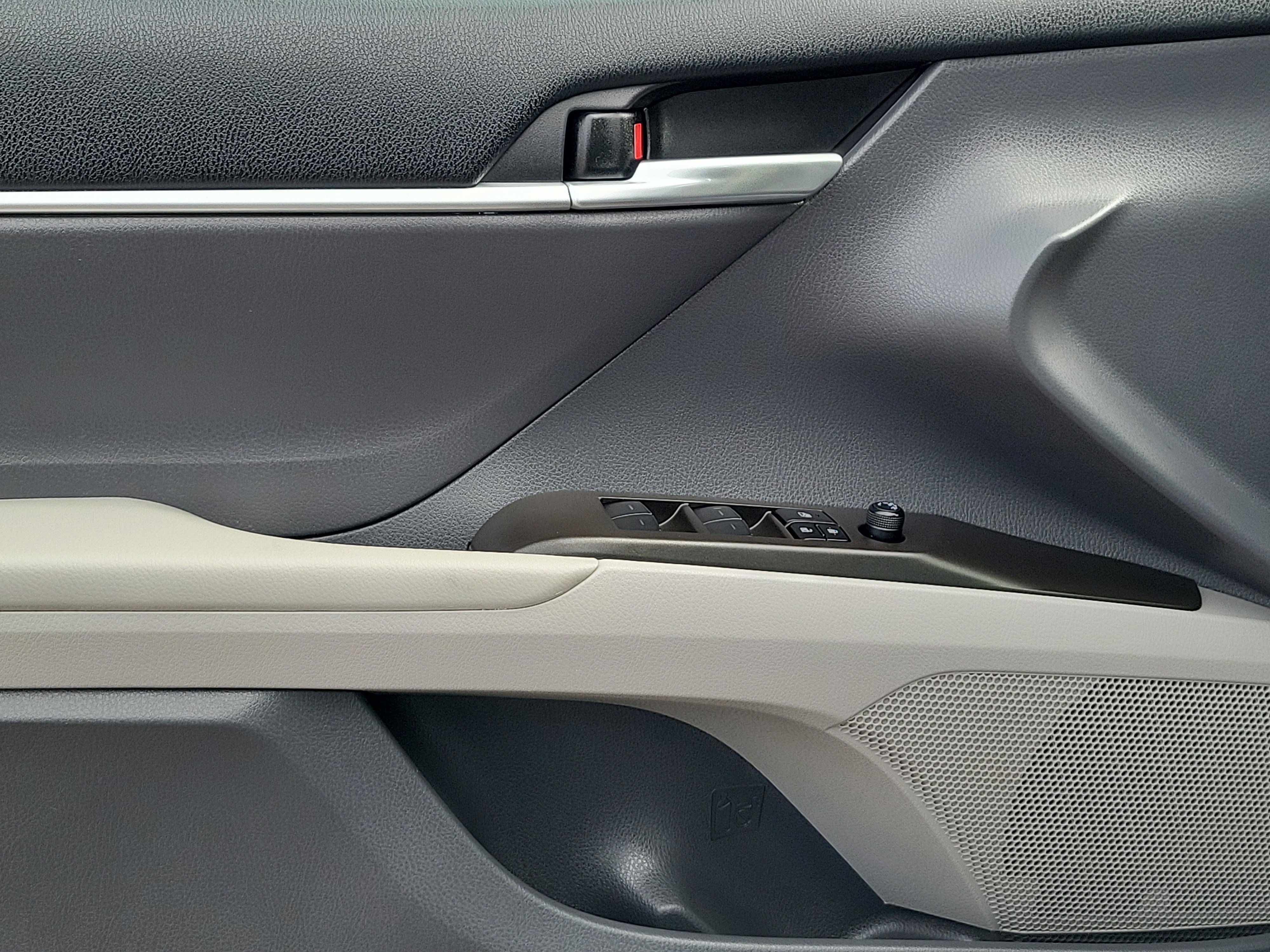 Used 2023 Toyota Camry SE w/ Audio Upgrade Package image 6