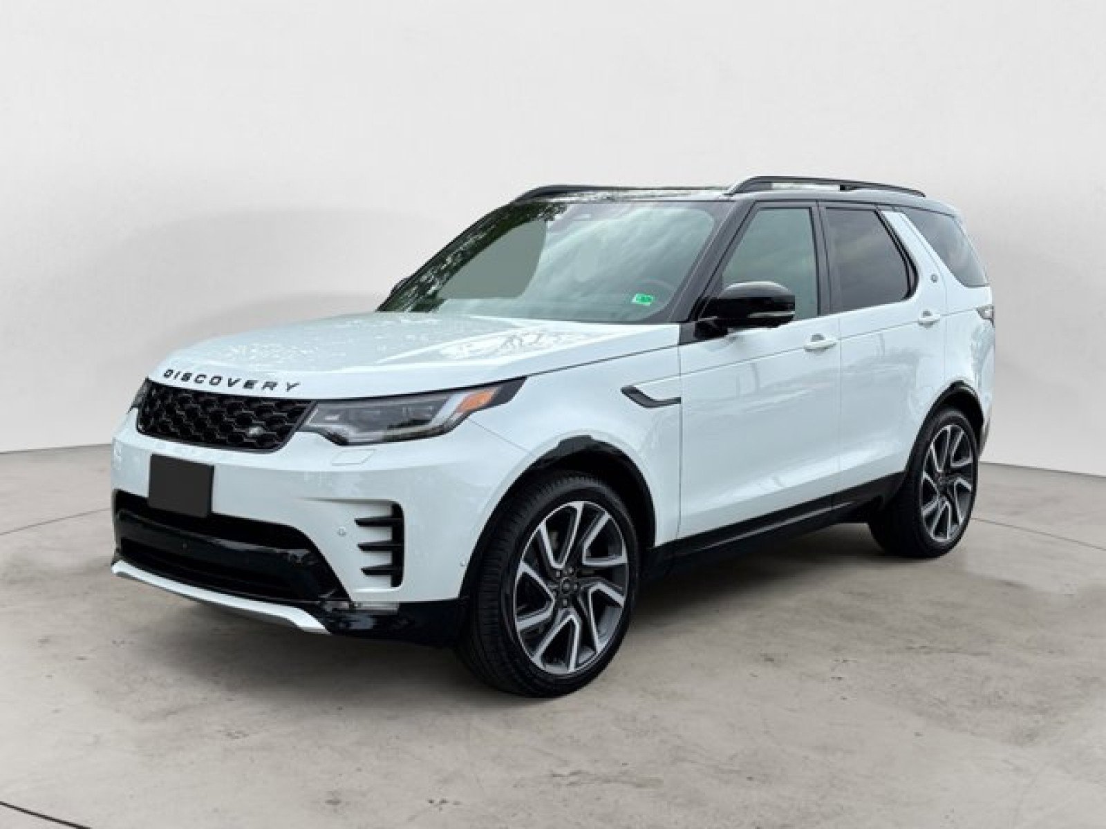 New 2025 Land Rover Discovery Dynamic SE
