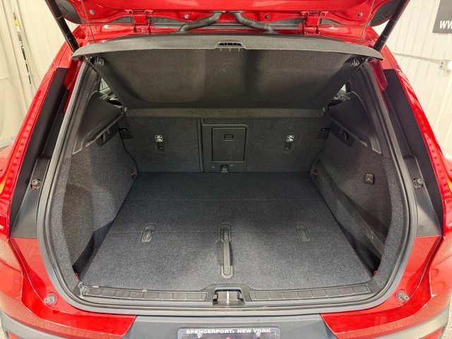 Used 2019 Volvo XC40 T5 Momentum AWD/4WD image 9