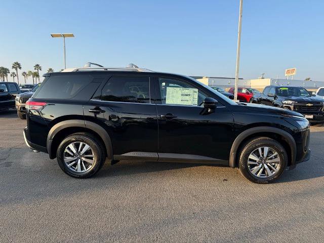 New 2025 Nissan Pathfinder SL w/ Black Appearance Package image 7