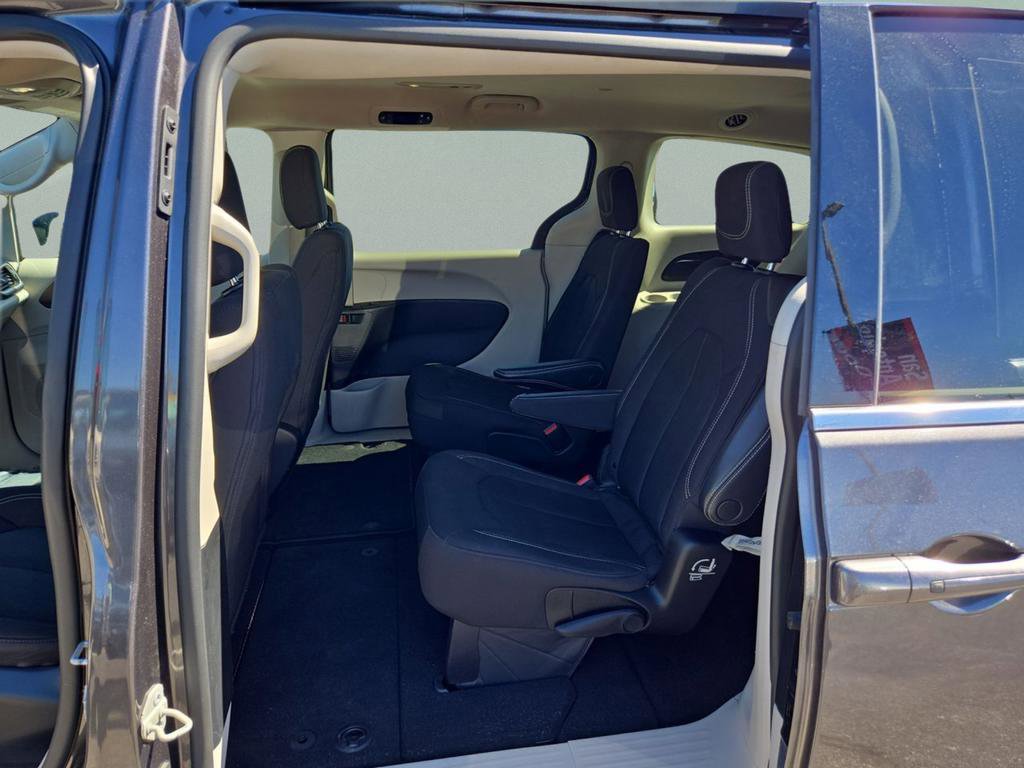 Used 2023 Chrysler Voyager LX image 30