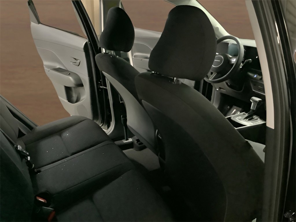 Used 2025 Hyundai Kona SEL image 17