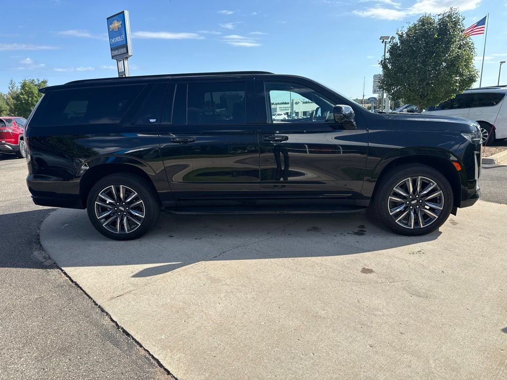 Used 2024 Cadillac Escalade ESV Sport AWD/4WD image 4